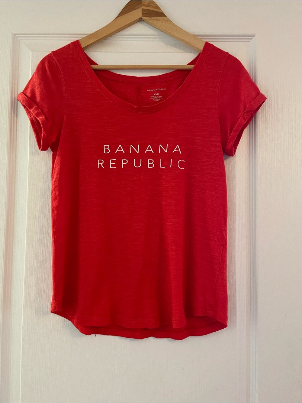 Banana Republic Factory Red Scoop Logo Short Sleeve Tee